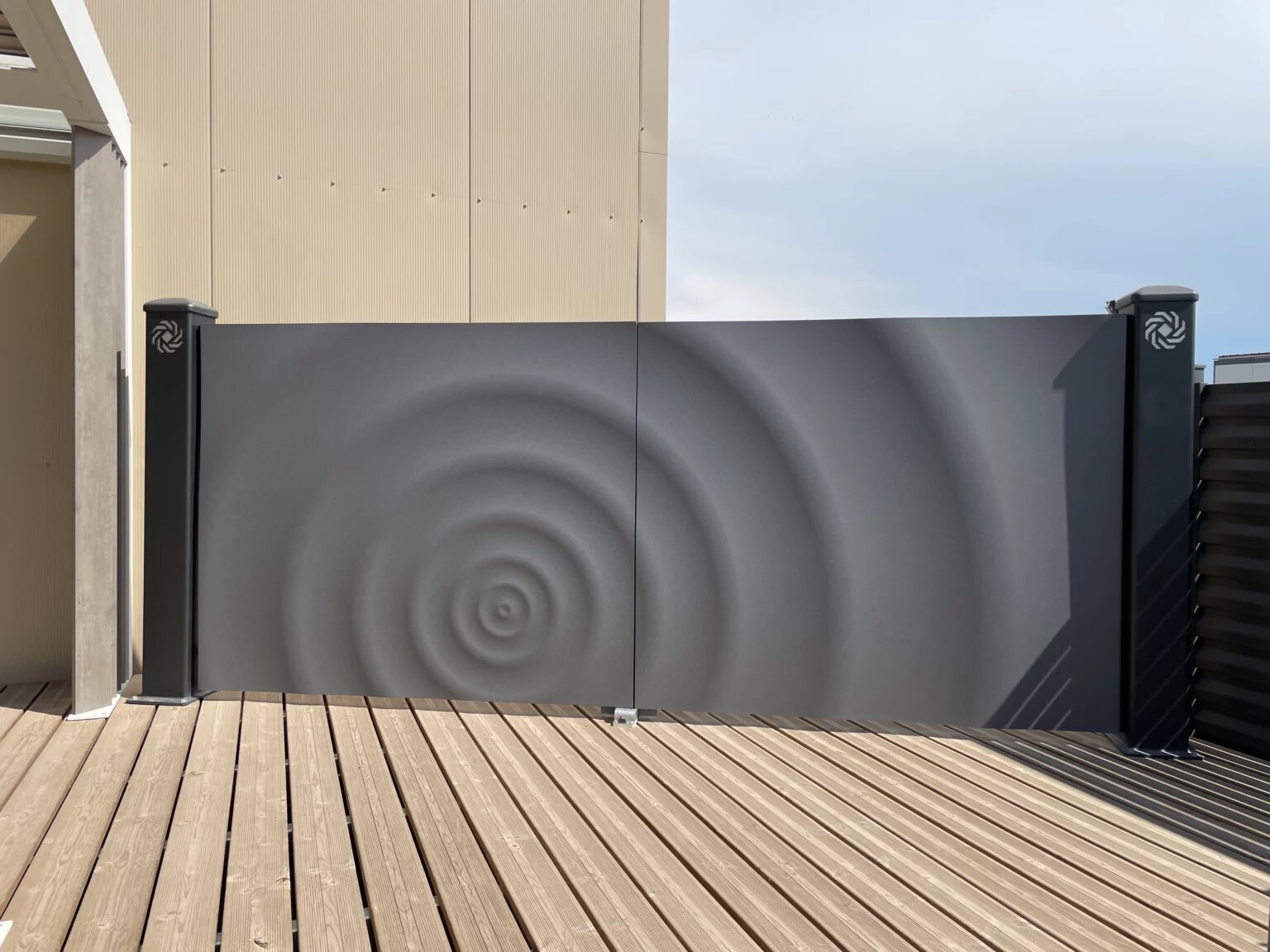 Portail aluminium soudé haute gamme - AGN Distri Bat