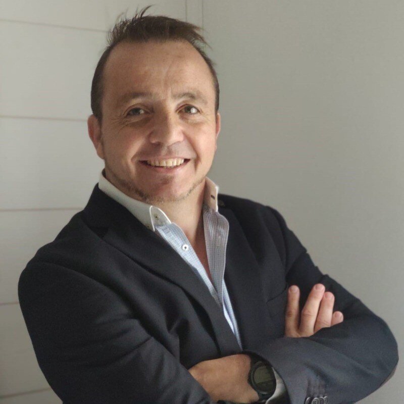 Gilles Navinel, fondateur d'AGN Distri Bat, expert en portes coupe-feu et menuiseries techniques